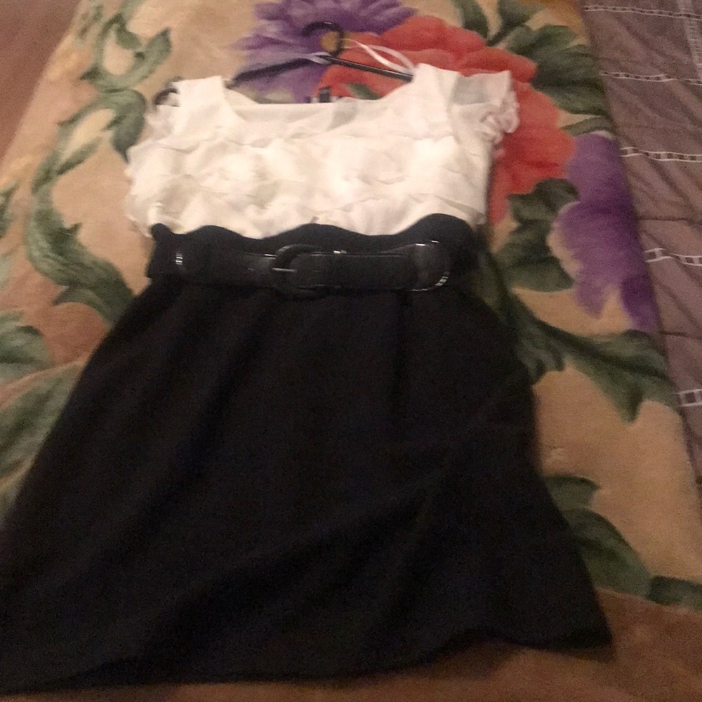 Dress - Picture 3 of 4